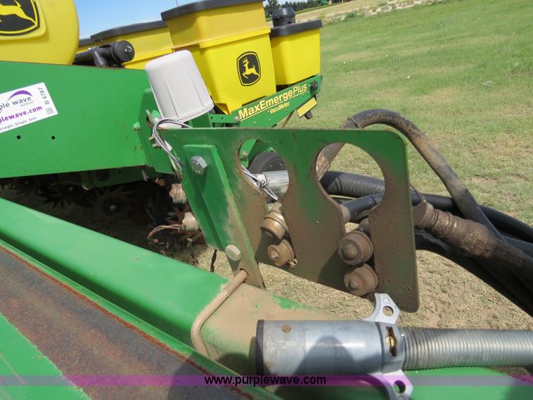 image for item B4787 2001 John Deere 1770 planter