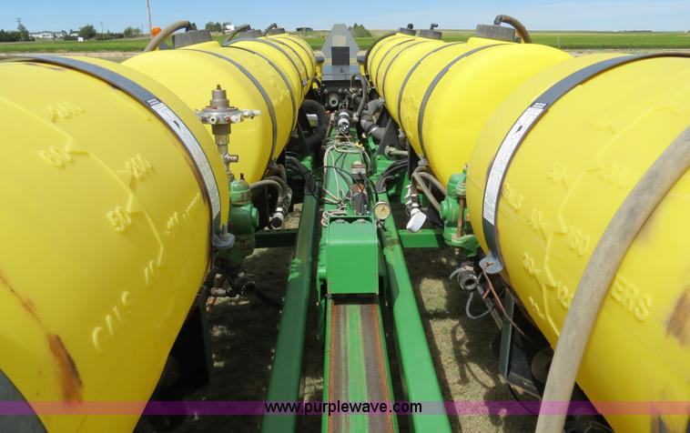 image for item B4787 2001 John Deere 1770 planter