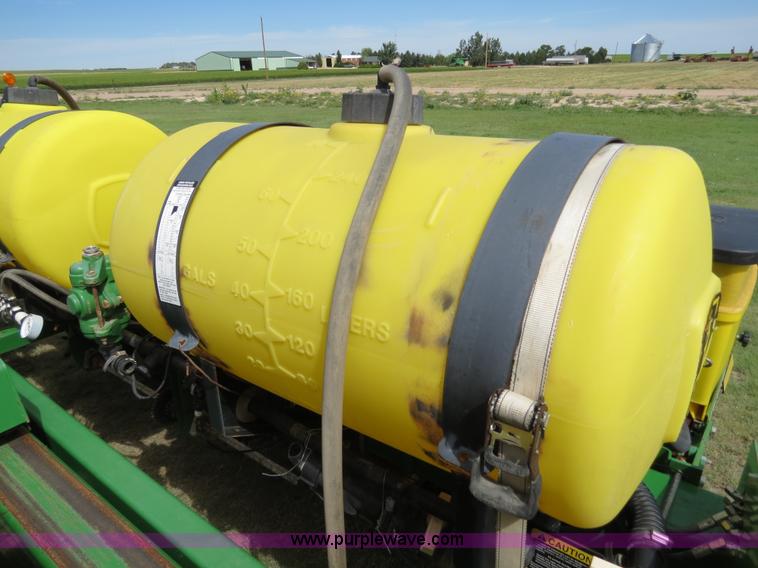 image for item B4787 2001 John Deere 1770 planter