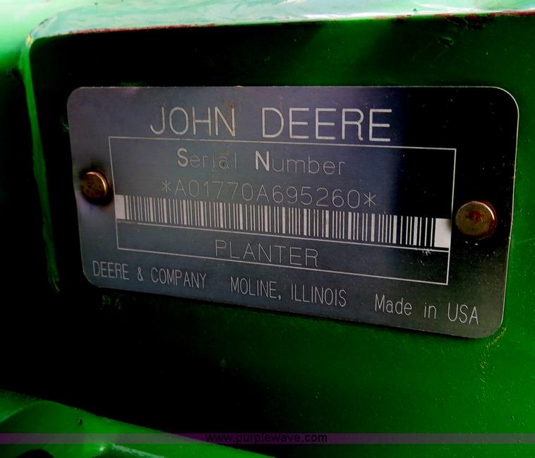 image for item B4787 2001 John Deere 1770 planter