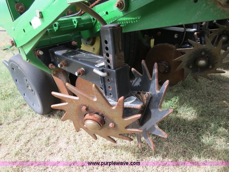 image for item B4787 2001 John Deere 1770 planter