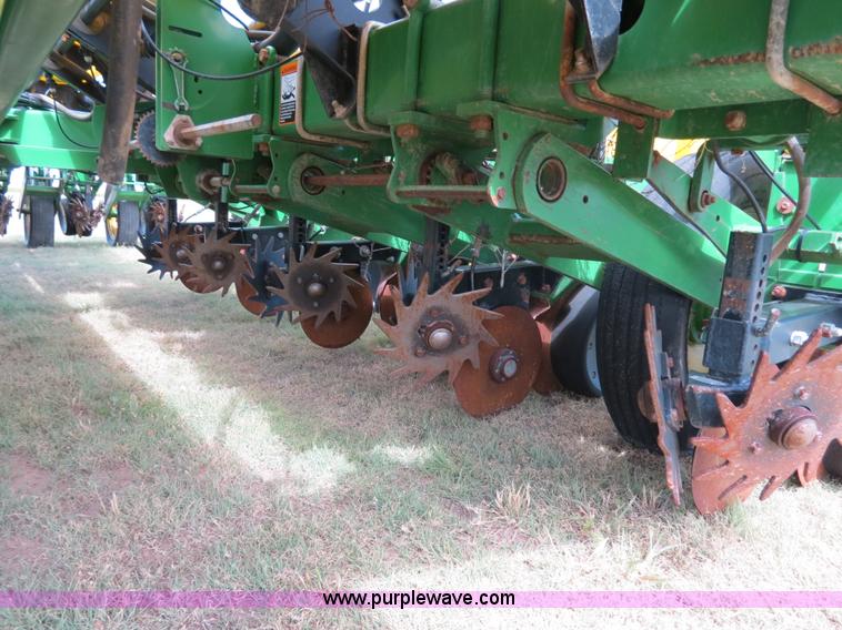 image for item B4787 2001 John Deere 1770 planter