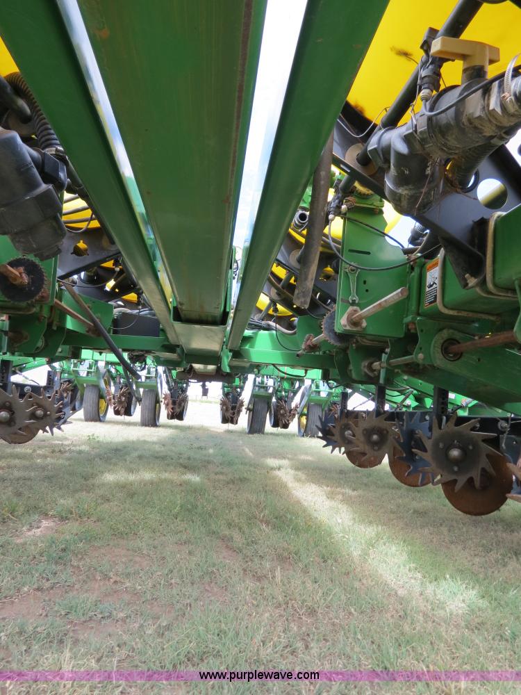 image for item B4787 2001 John Deere 1770 planter