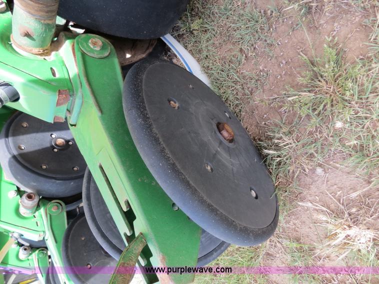 image for item B4787 2001 John Deere 1770 planter