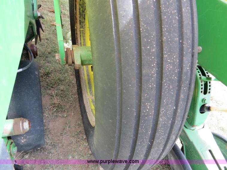 image for item B4787 2001 John Deere 1770 planter