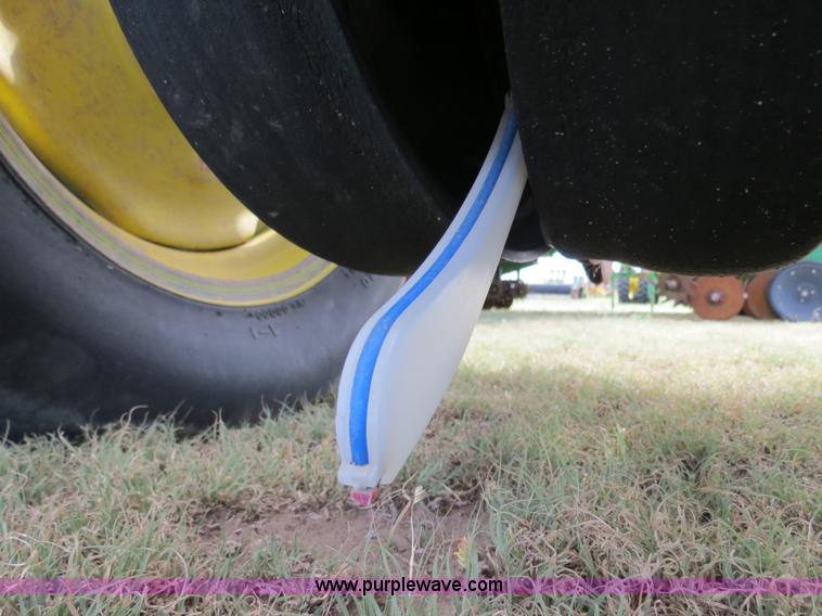 image for item B4787 2001 John Deere 1770 planter