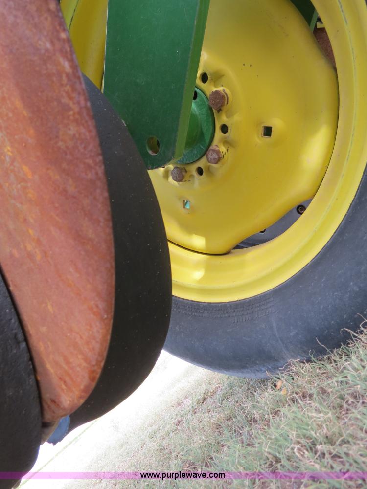 image for item B4787 2001 John Deere 1770 planter