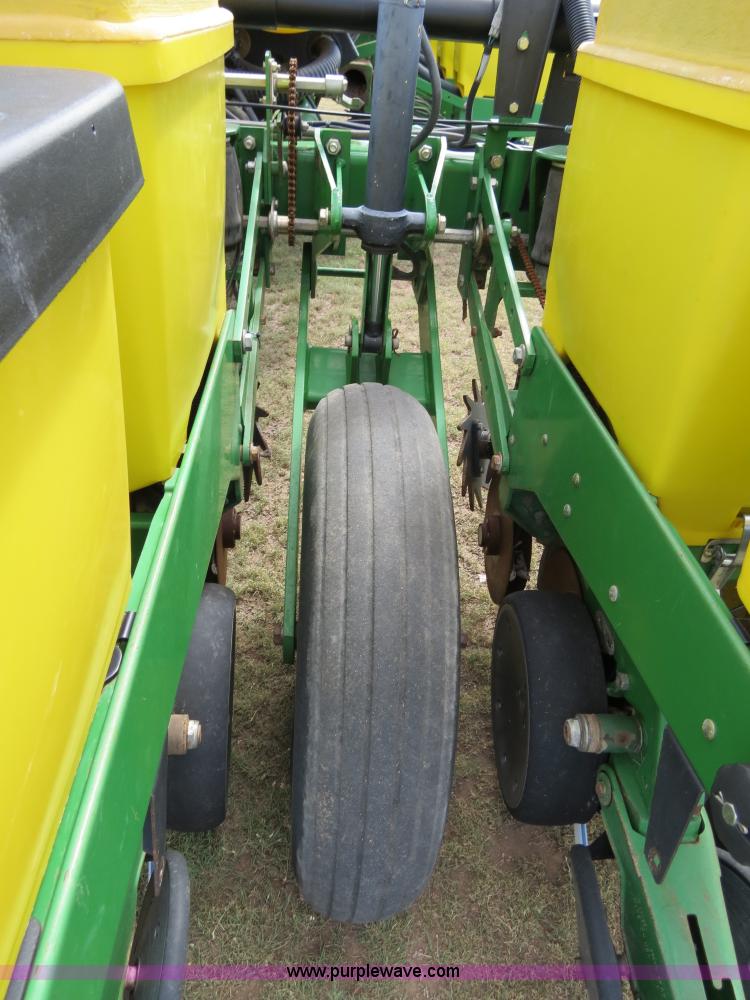 image for item B4787 2001 John Deere 1770 planter