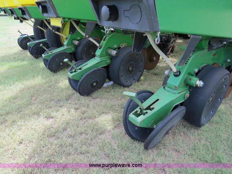 image for item B4787 2001 John Deere 1770 planter