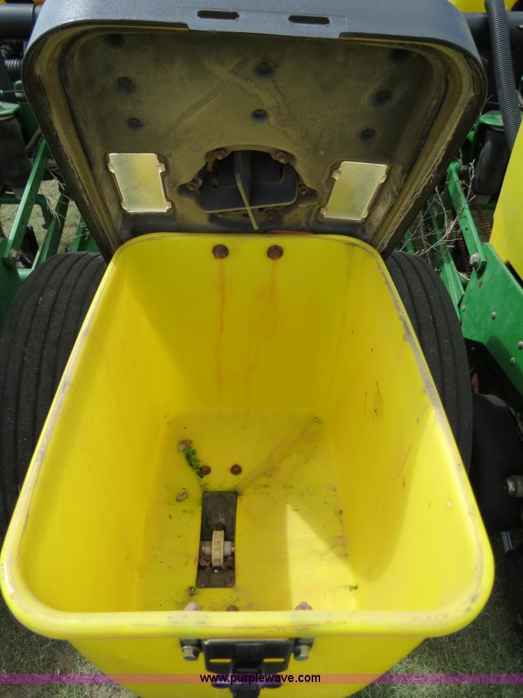 image for item B4787 2001 John Deere 1770 planter