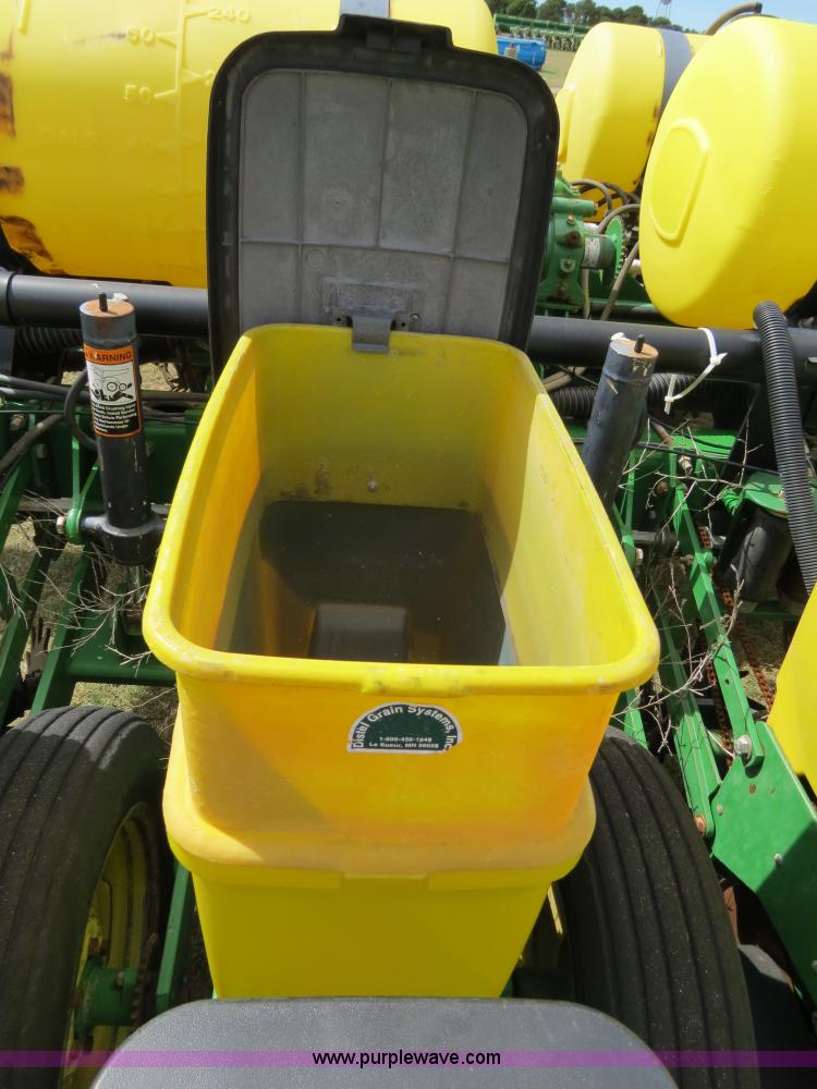 image for item B4787 2001 John Deere 1770 planter