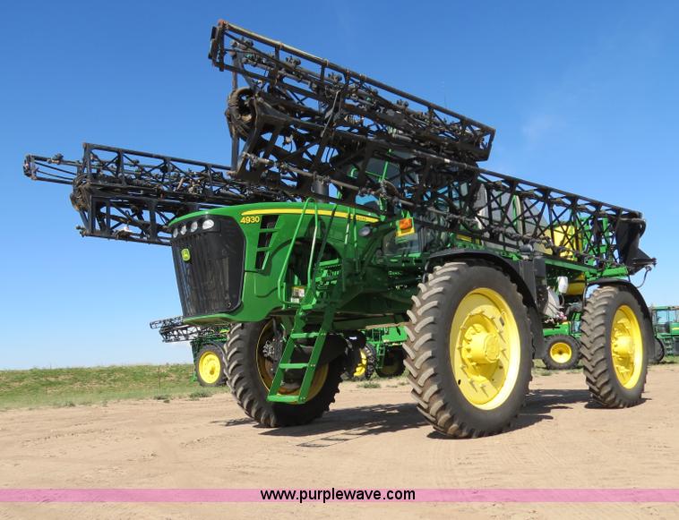 image for item B4789 2009 John Deere 4930 self-propelled sprayer