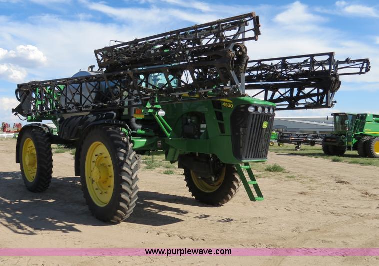 image for item B4789 2009 John Deere 4930 self-propelled sprayer