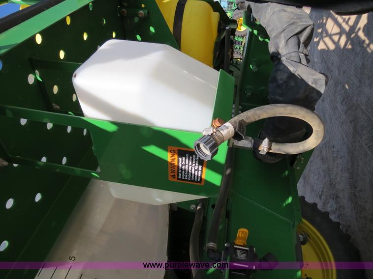 image for item B4789 2009 John Deere 4930 self-propelled sprayer