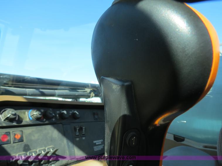 image for item B4789 2009 John Deere 4930 self-propelled sprayer