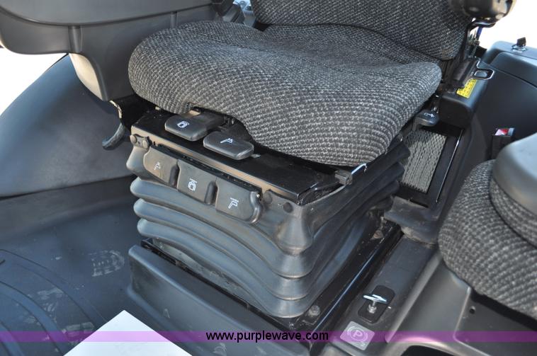 image for item G6113 2010 Caterpillar Challenger MT755C tractor