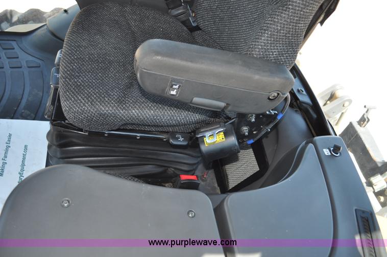 image for item G6113 2010 Caterpillar Challenger MT755C tractor