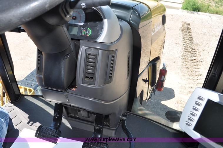 image for item G6113 2010 Caterpillar Challenger MT755C tractor