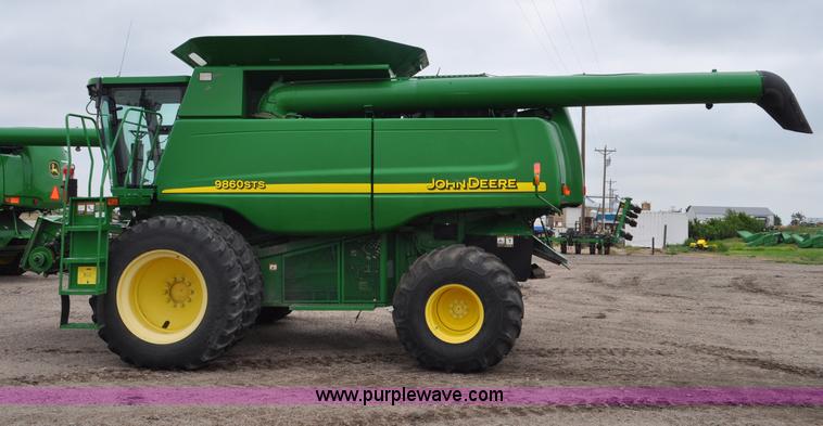 image for item G6116 2005 John Deere 9860 STS 2WD combine