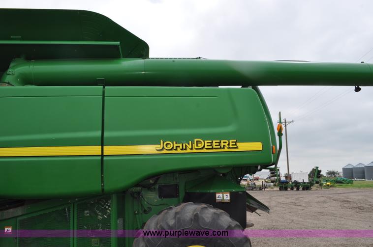 image for item G6116 2005 John Deere 9860 STS 2WD combine