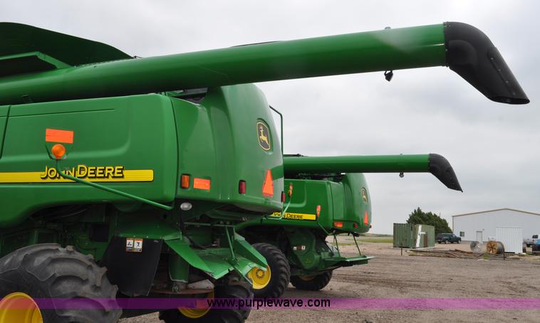 image for item G6116 2005 John Deere 9860 STS 2WD combine
