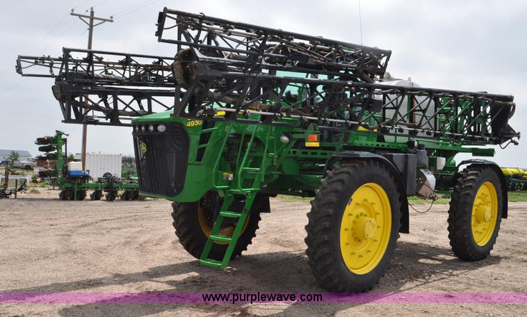 image for item G6118 2009 John Deere 4930 self-propelled sprayer