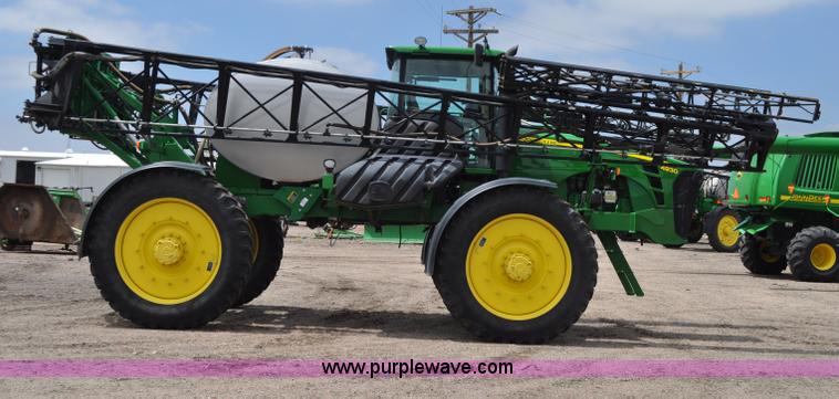 image for item G6118 2009 John Deere 4930 self-propelled sprayer