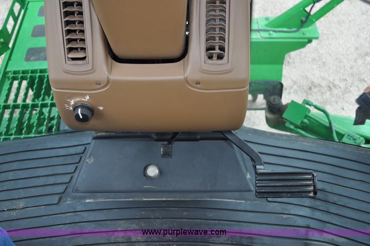 image for item G6118 2009 John Deere 4930 self-propelled sprayer