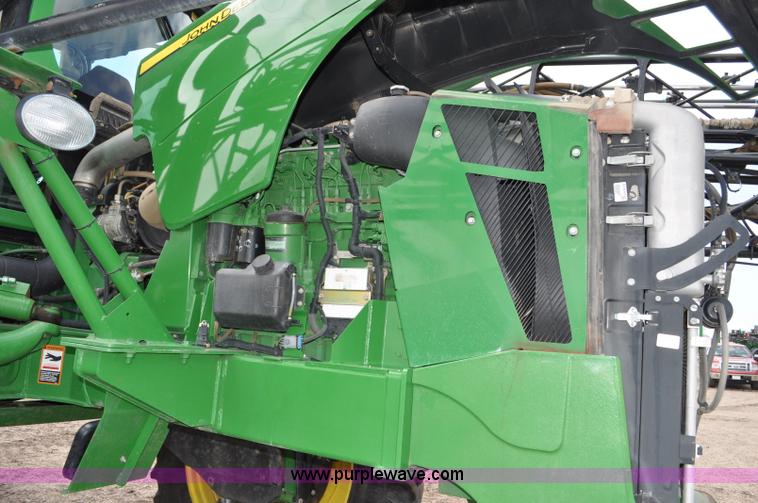 image for item G6118 2009 John Deere 4930 self-propelled sprayer