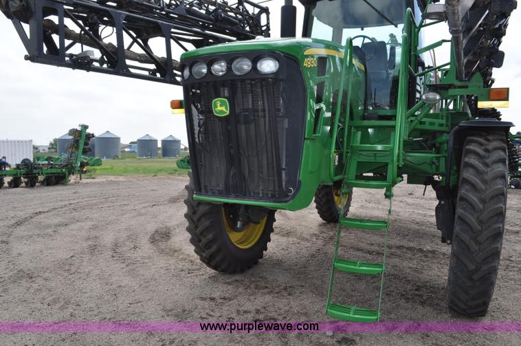 image for item G6118 2009 John Deere 4930 self-propelled sprayer