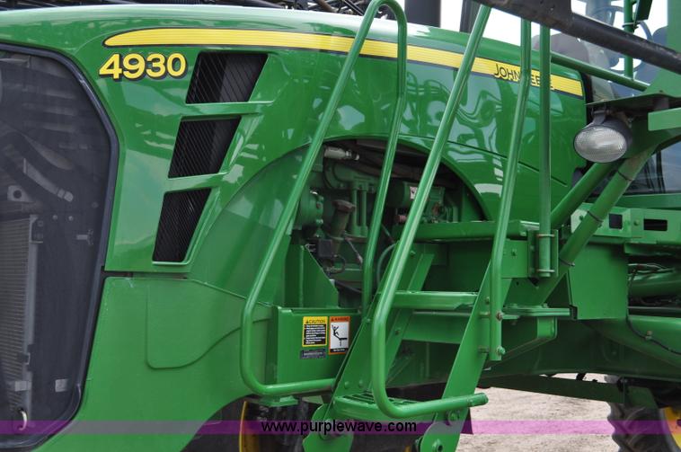 image for item G6118 2009 John Deere 4930 self-propelled sprayer