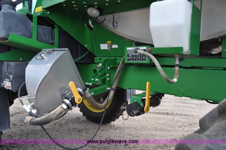 image for item G6118 2009 John Deere 4930 self-propelled sprayer