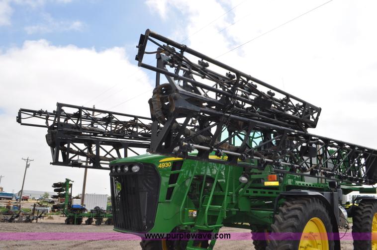 image for item G6118 2009 John Deere 4930 self-propelled sprayer