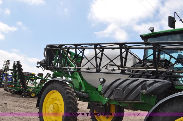 image for item G6118 2009 John Deere 4930 self-propelled sprayer