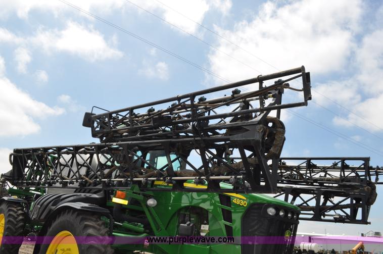 image for item G6118 2009 John Deere 4930 self-propelled sprayer