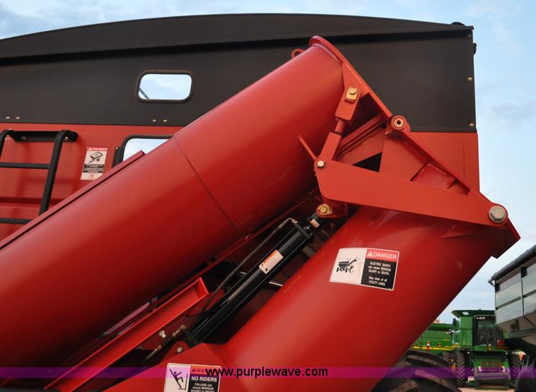 image for item G6132 2008 Brent 1594 grain cart