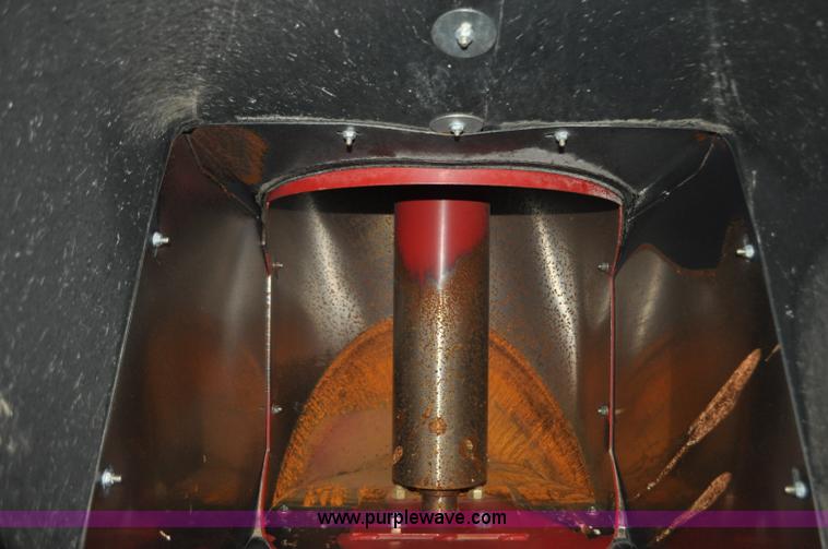 image for item G6132 2008 Brent 1594 grain cart