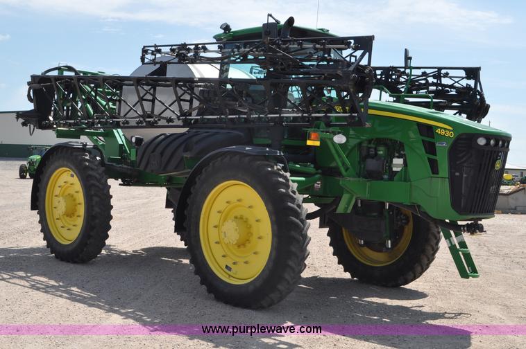 image for item G6133 2009 John Deere 4930 self-propelled sprayer