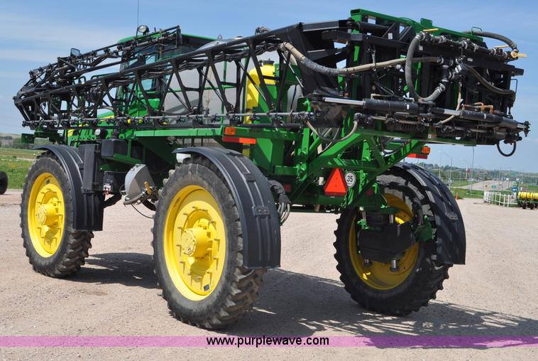 image for item G6133 2009 John Deere 4930 self-propelled sprayer