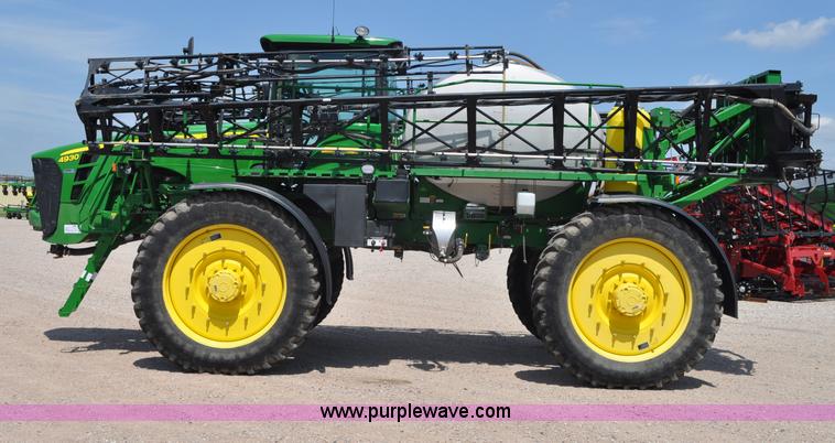 image for item G6133 2009 John Deere 4930 self-propelled sprayer