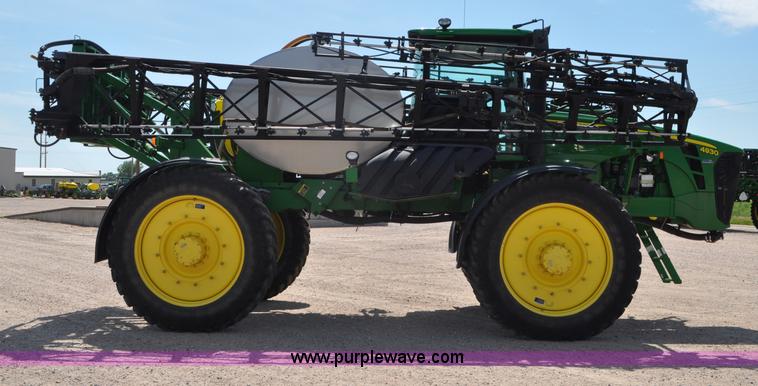 image for item G6133 2009 John Deere 4930 self-propelled sprayer