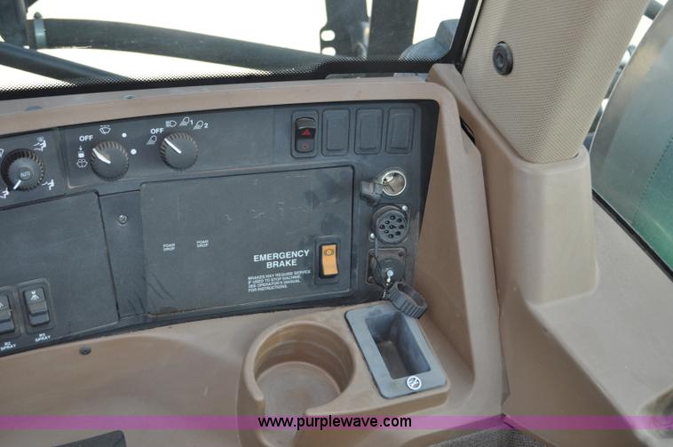 image for item G6133 2009 John Deere 4930 self-propelled sprayer