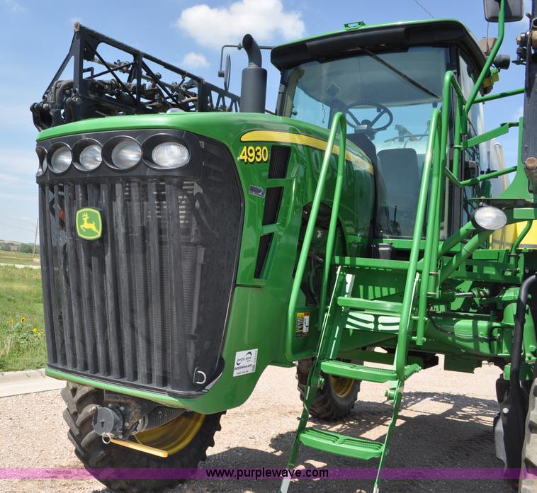 image for item G6133 2009 John Deere 4930 self-propelled sprayer