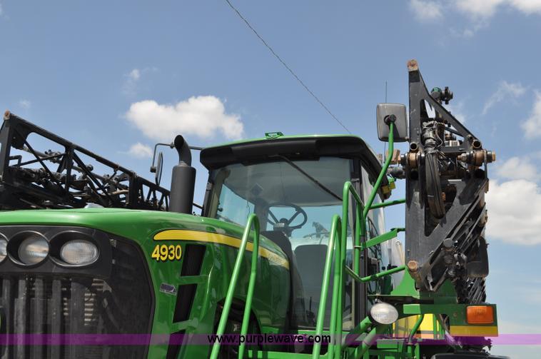 image for item G6133 2009 John Deere 4930 self-propelled sprayer