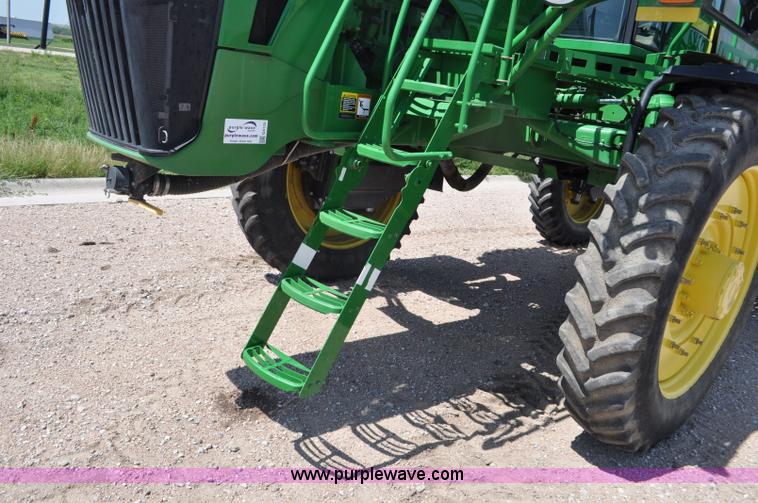 image for item G6133 2009 John Deere 4930 self-propelled sprayer