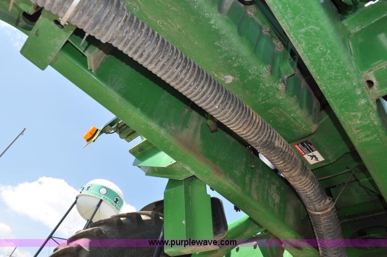 image for item G6133 2009 John Deere 4930 self-propelled sprayer