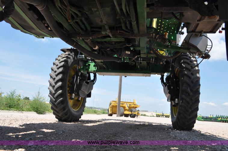 image for item G6133 2009 John Deere 4930 self-propelled sprayer
