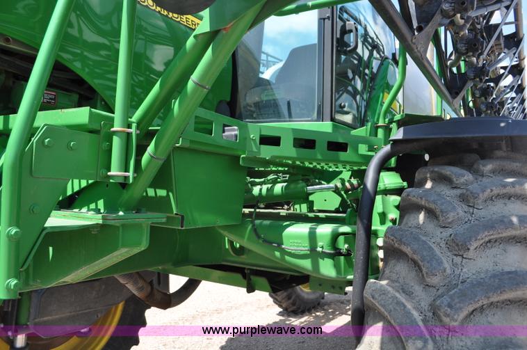 image for item G6133 2009 John Deere 4930 self-propelled sprayer