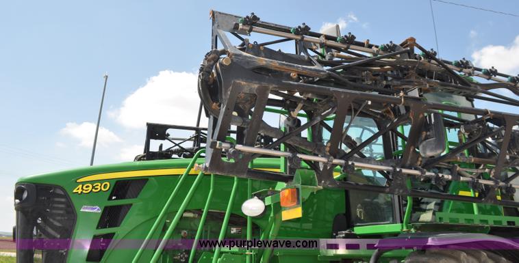 image for item G6133 2009 John Deere 4930 self-propelled sprayer