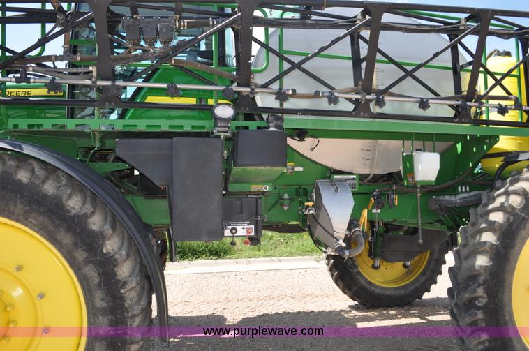 image for item G6133 2009 John Deere 4930 self-propelled sprayer